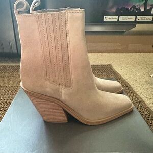 Vince Camito boots size 7